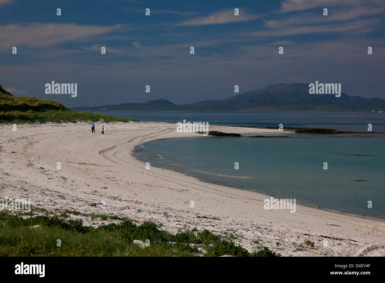 Vue à partir de la côte nord de Barra à Eoligarry vers South Uist, Hébrides extérieures. Banque D'Images