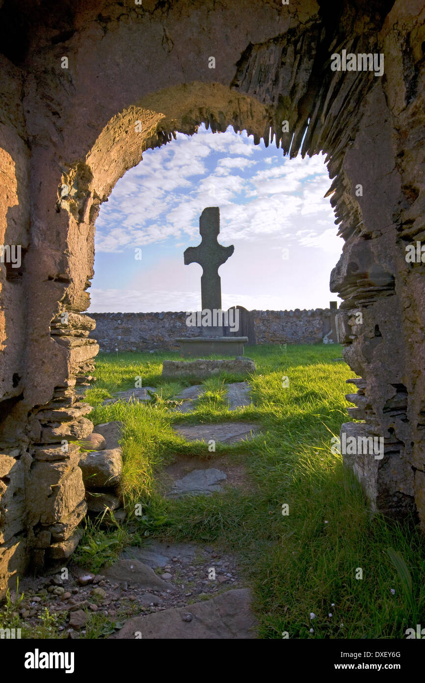 Kilnave Chapelle et la croix d'Archway, Loch Gruinart, Islay. Banque D'Images