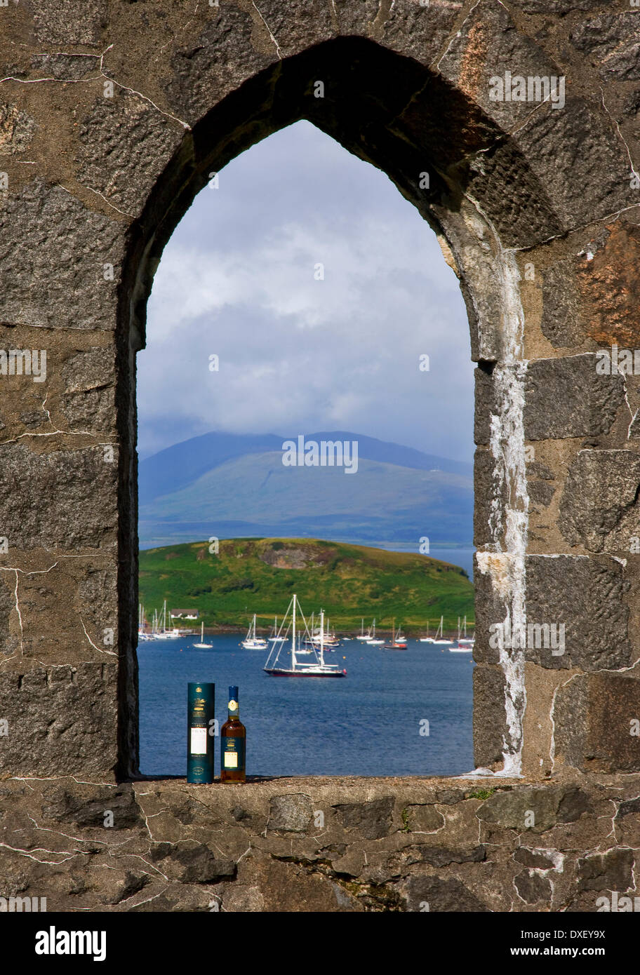 Double whisky Oban mûri de McCaigs Tower, Oban, Argyll Banque D'Images