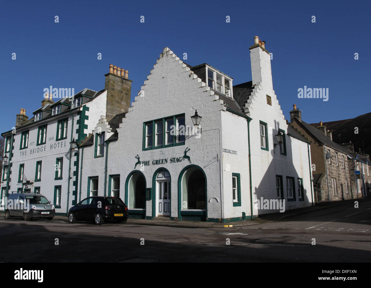 Extérieur de la pub stag vert et bridge hotel scotland helmsdale mars 2014 Banque D'Images