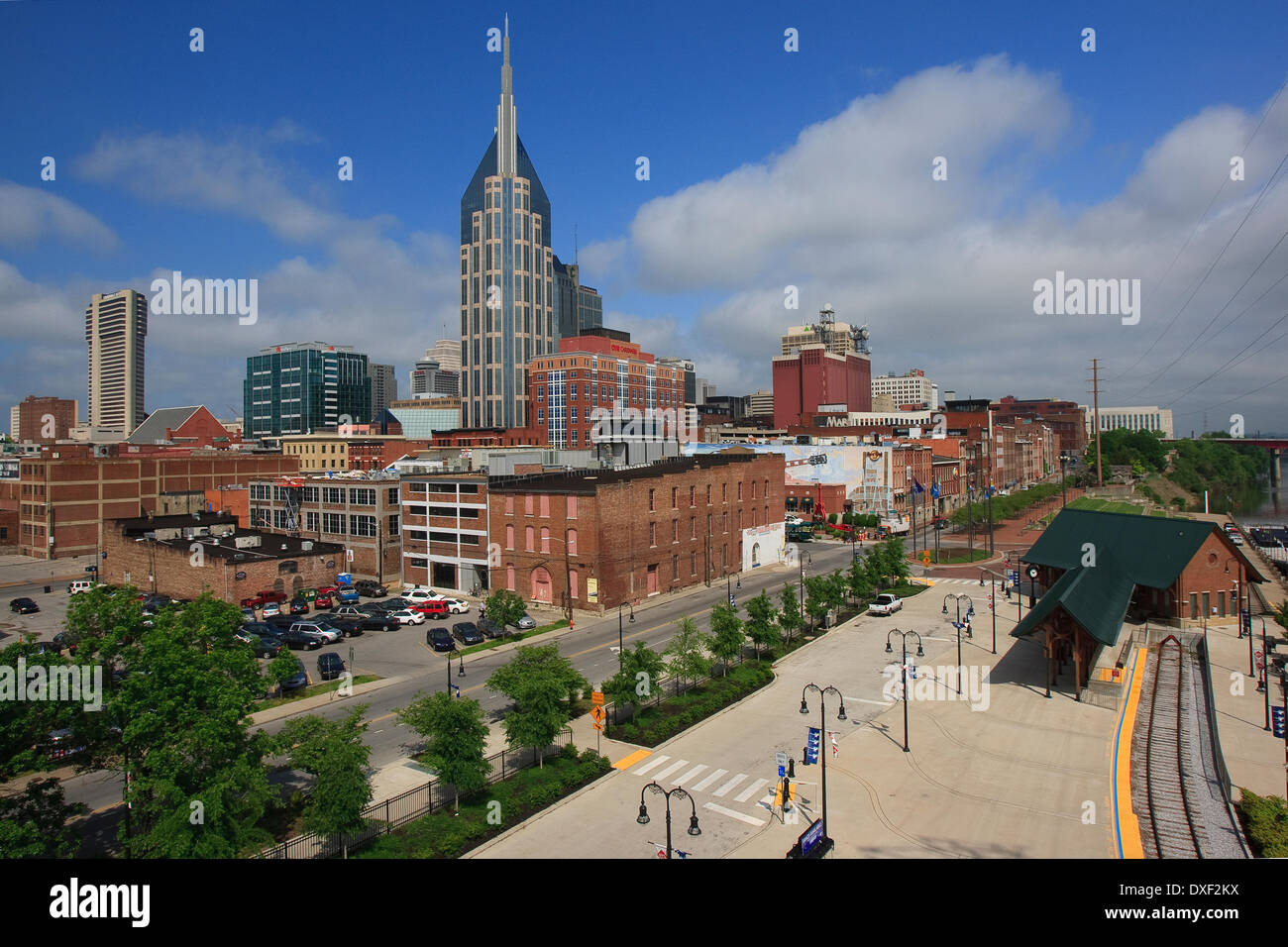 Centre-ville de Nashville et railroad station comme vu de Shelby Street Bridge, New York, USA Banque D'Images