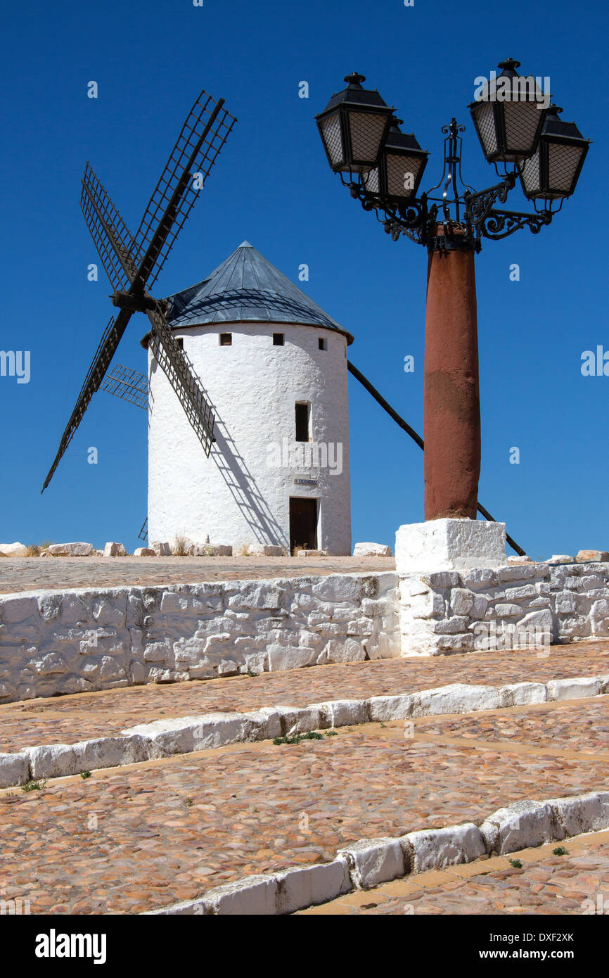 Moulin à Campo de Criptana dans la région de Castille-La Manche du centre de l'Espagne. Banque D'Images