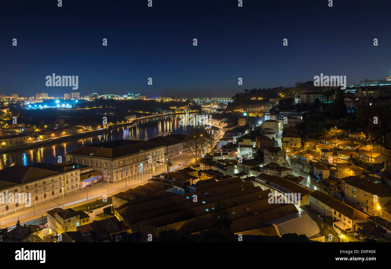 Douro et Porto view au crépuscule, Portugal Banque D'Images