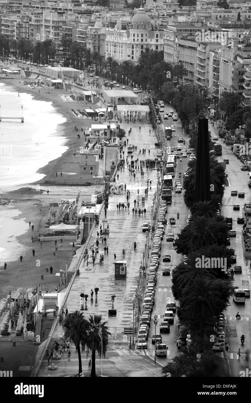 Vue d'en haut au-dessus de la Promenade des Anglais à Nice ville France Banque D'Images