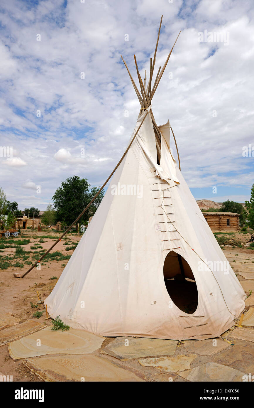 Réplique de tente d'Indiens du SEI, Bluff, Utah, USA Banque D'Images