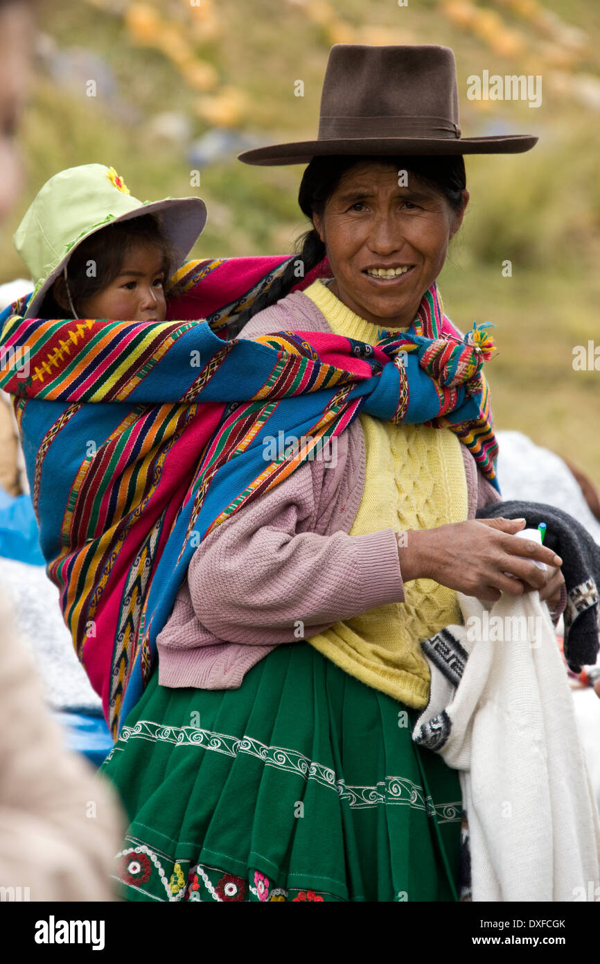 Chapeau péruvien Banque de photographies et d'images à haute résolution -  Alamy