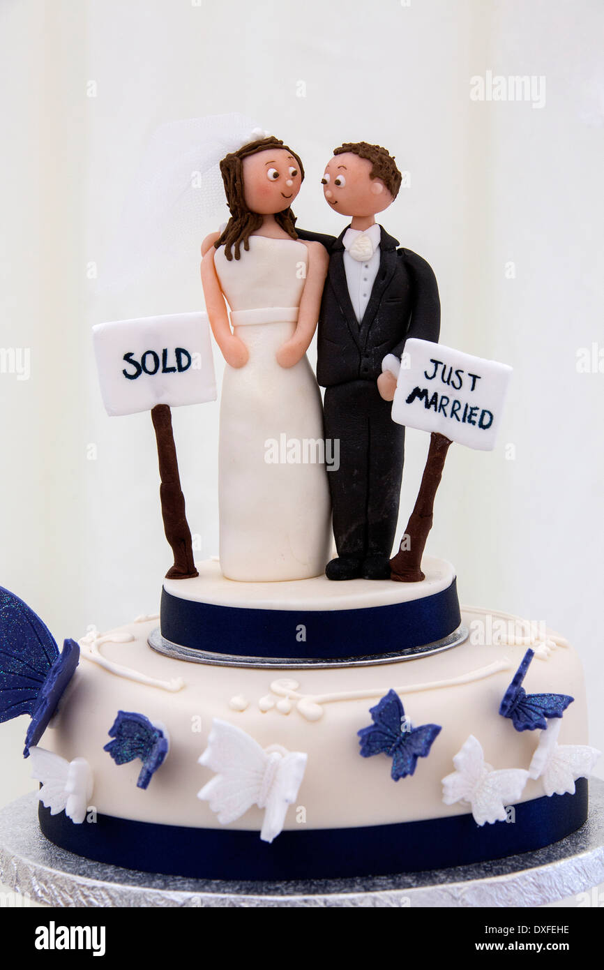 Décoration sur le haut d'un gâteau de mariage. Banque D'Images