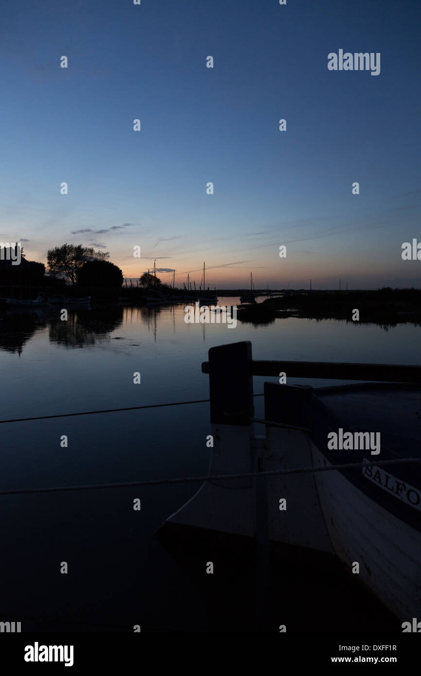 Coucher du soleil à Blakeney Quay, Norfolk, Angleterre. Banque D'Images