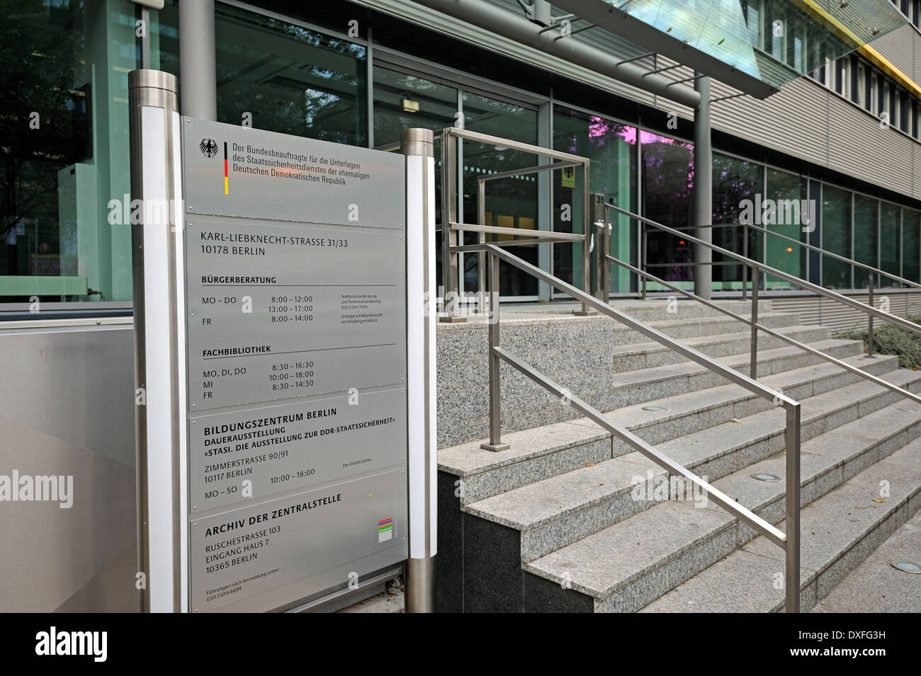 Panneau routier à l'entrée salon Bureau du Commissaire fédéral archive les dossiers de l'état de l'ancien Service de sécurité Banque D'Images