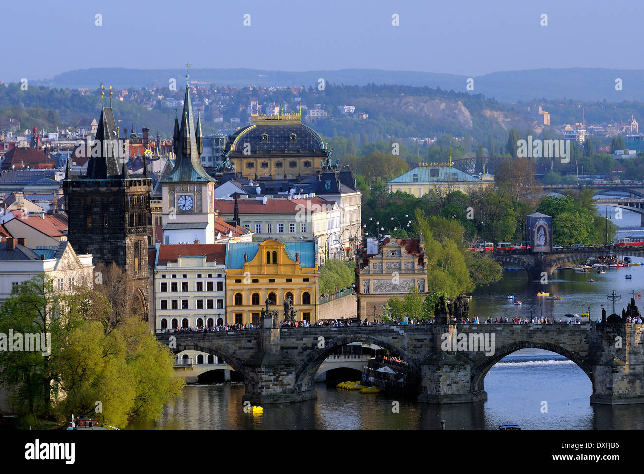 Le Pont Charles, rivière rivière Vltava, le quartier historique de Prague, la Bohême, République Tchèque Banque D'Images