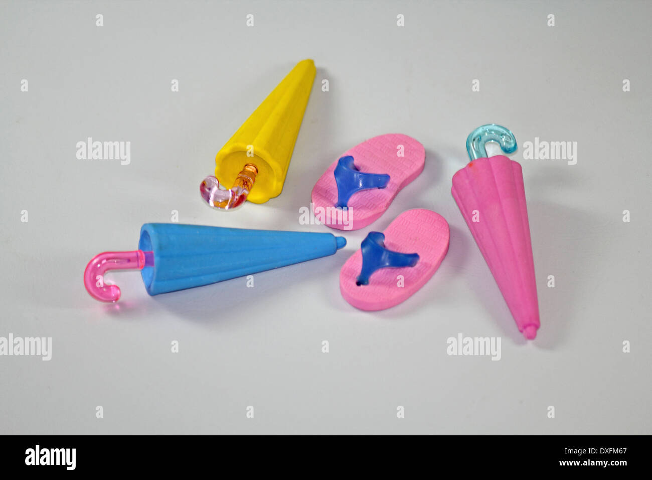 Miniature jouet en forme de parapluie point 5 Crayon avec gomme en forme de parapluie  miniature, chaussons en caoutchouc Photo Stock - Alamy