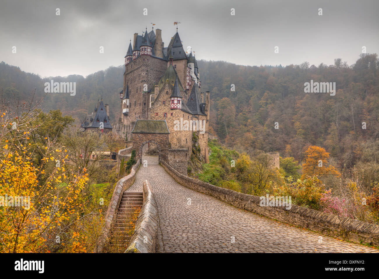Château d'Eltz en automne, RheinlandPfalz, Allemagne Banque D'Images