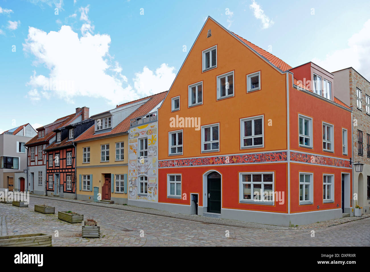 Rénové des maisons à colombage, centre ville historique, ville hanséatique de Stralsund, Mecklembourg-Poméranie-Occidentale, Allemagne Banque D'Images