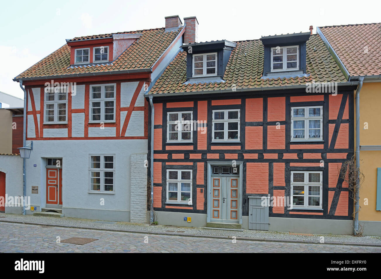 Rénové des maisons à colombage, centre ville historique, ville hanséatique de Stralsund, Mecklembourg-Poméranie-Occidentale, Allemagne Banque D'Images