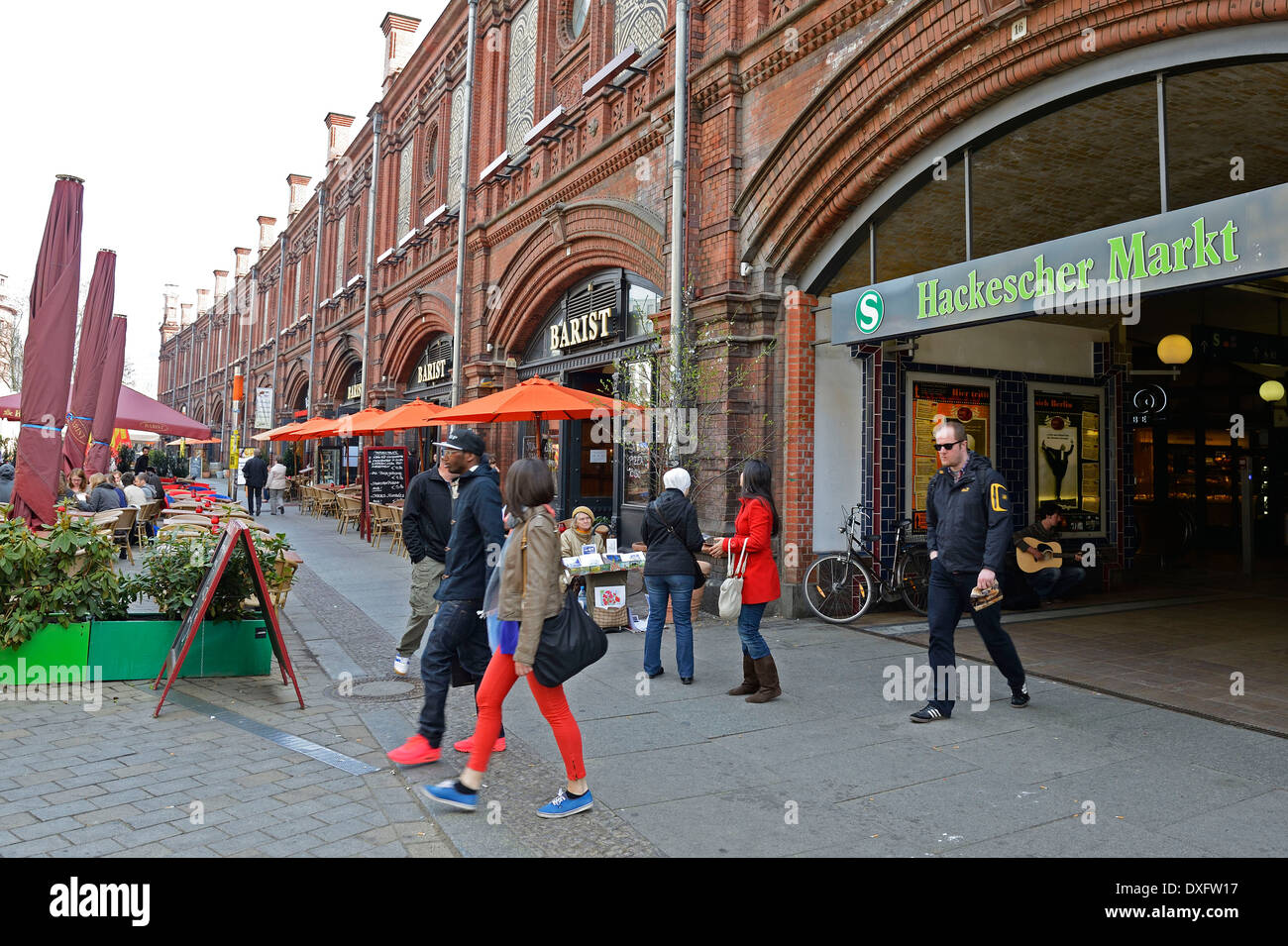 Bâtiment historique de la station S-Bahn Hackescher Markt, Berlin, Allemagne Banque D'Images