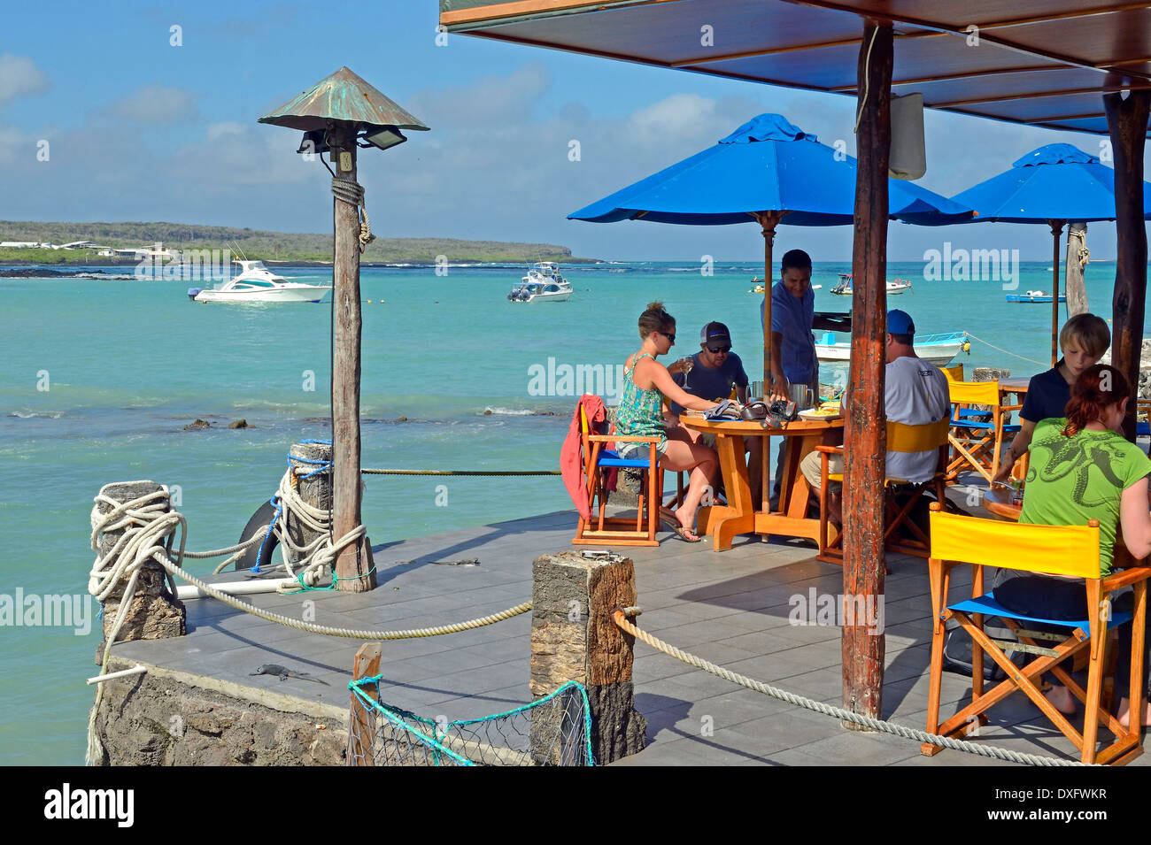 Les touristes en restaurant, Puerto Ayora, Santa Cruz Island, îles Galapagos,  Equateur / Île infatigable Photo Stock - Alamy