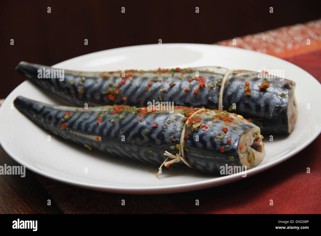 Filets de maquereaux dans un glacis de Chili Banque D'Images