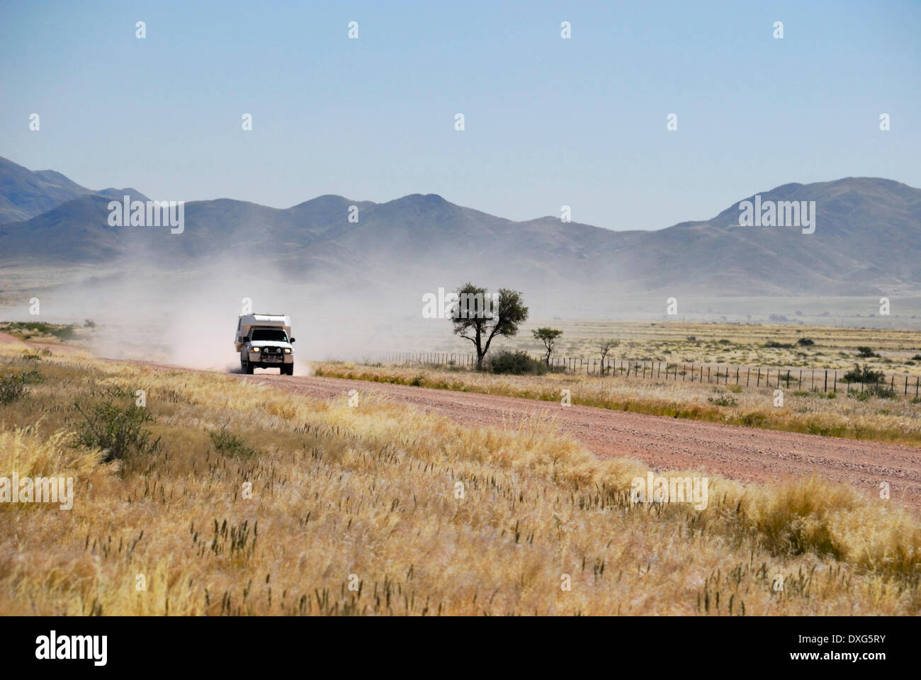 Route de poussière, le sud de la Namibie Banque D'Images