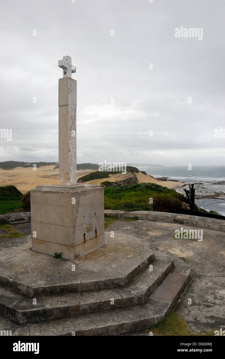 Le Diaz (réplique) érigée par Bartolomeu Dias en 1488, entre l'embouchure de la rivière Bushmans et Boknes, Eastern Cape, Afrique du Sud Banque D'Images