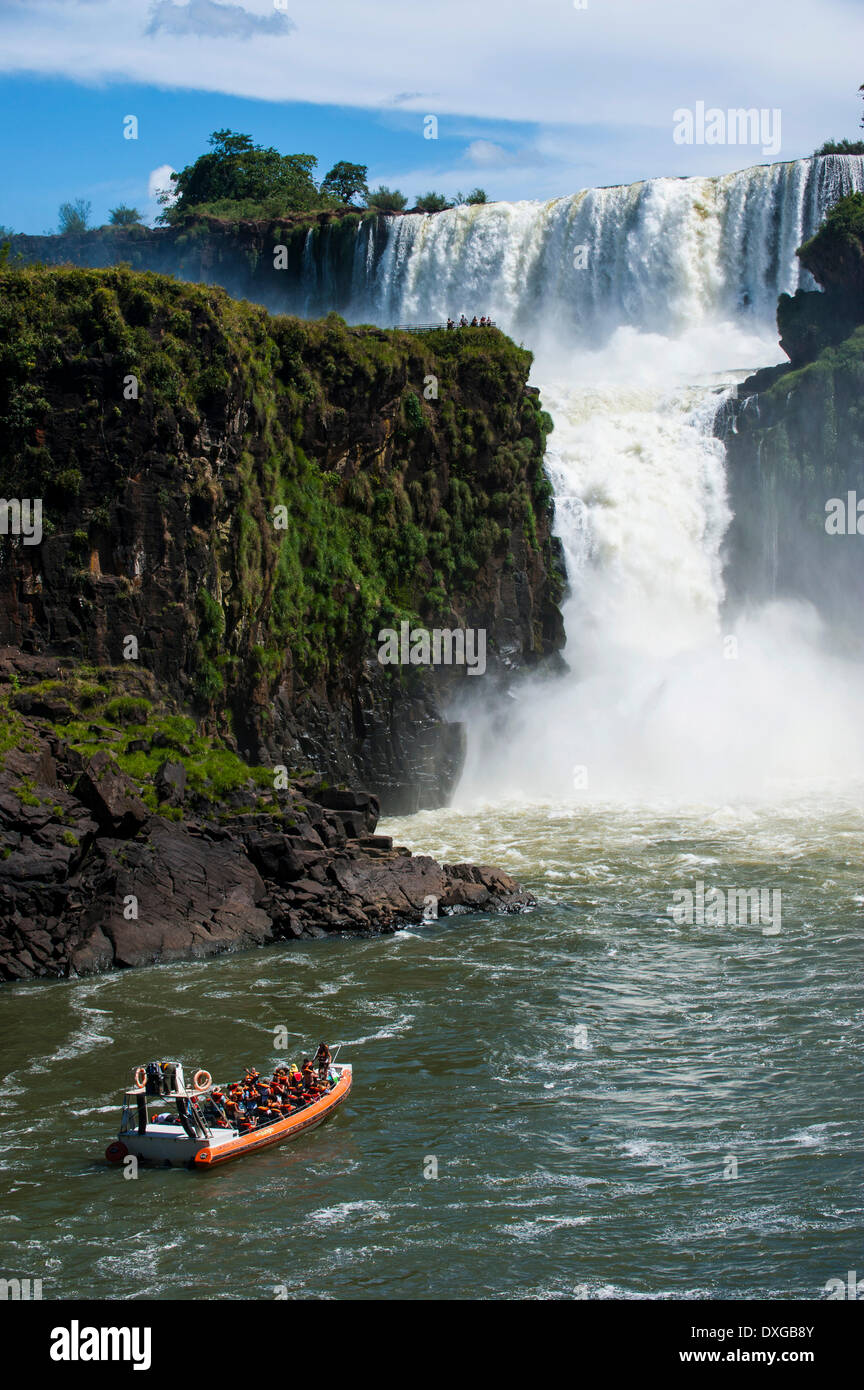 Sous le Jetboat Chutes d'Iguazú, Parc National Iguazú, UNESCO World Heritage Site, Argentine Banque D'Images