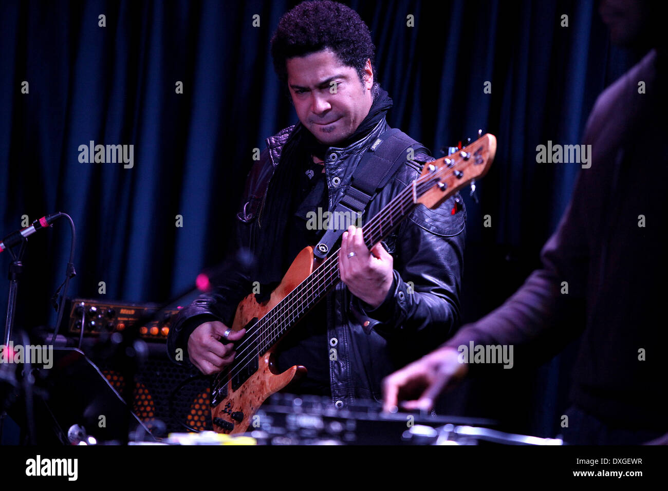 Matt Garrison en live à l'Iridium avec : Matt Garrison Où : New York, NY, United States Quand : 14 Oct 2012 Banque D'Images