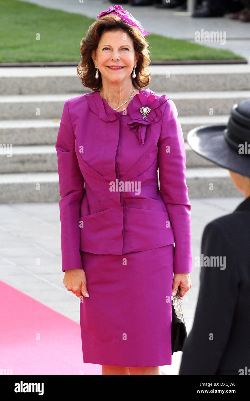 La Reine Silvia de Suède Le Mariage officiel du Prince Guillaume de Luxembourg et de la Comtesse Stéphanie de Lannoy à la Cathédrale Notre Dame de Luxembourg - Luxembourg - 20.10.12 Des arrivées comprend : la reine Silvia de Suède Quand : 20 Oct 2012 **ou Publication en Allemagne** Banque D'Images