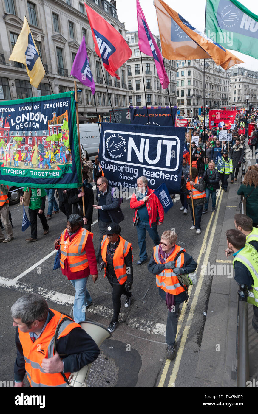 Londres, Royaume-Uni. 26 mars 2014. Plusieurs milliers de membres et sympathisants de l'écrou en grève ont défilé dans le centre de Londres pour protester contre la paye, la pension et les conditions. Credit : Lee Thomas/Alamy Live News Banque D'Images
