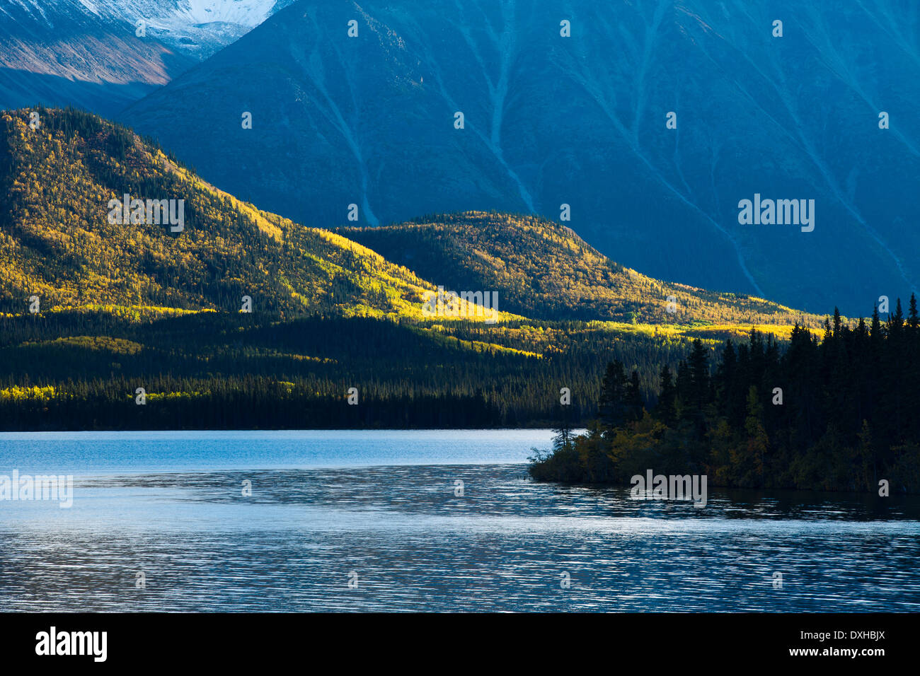 Tushti Lake & Young Peak, British Columbia, Canada Banque D'Images