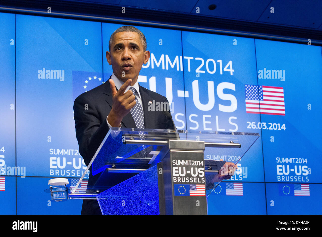 Barack Obama united states nous président visites portrait Portrait de l'UE parlent sérieusement parlant mains Banque D'Images