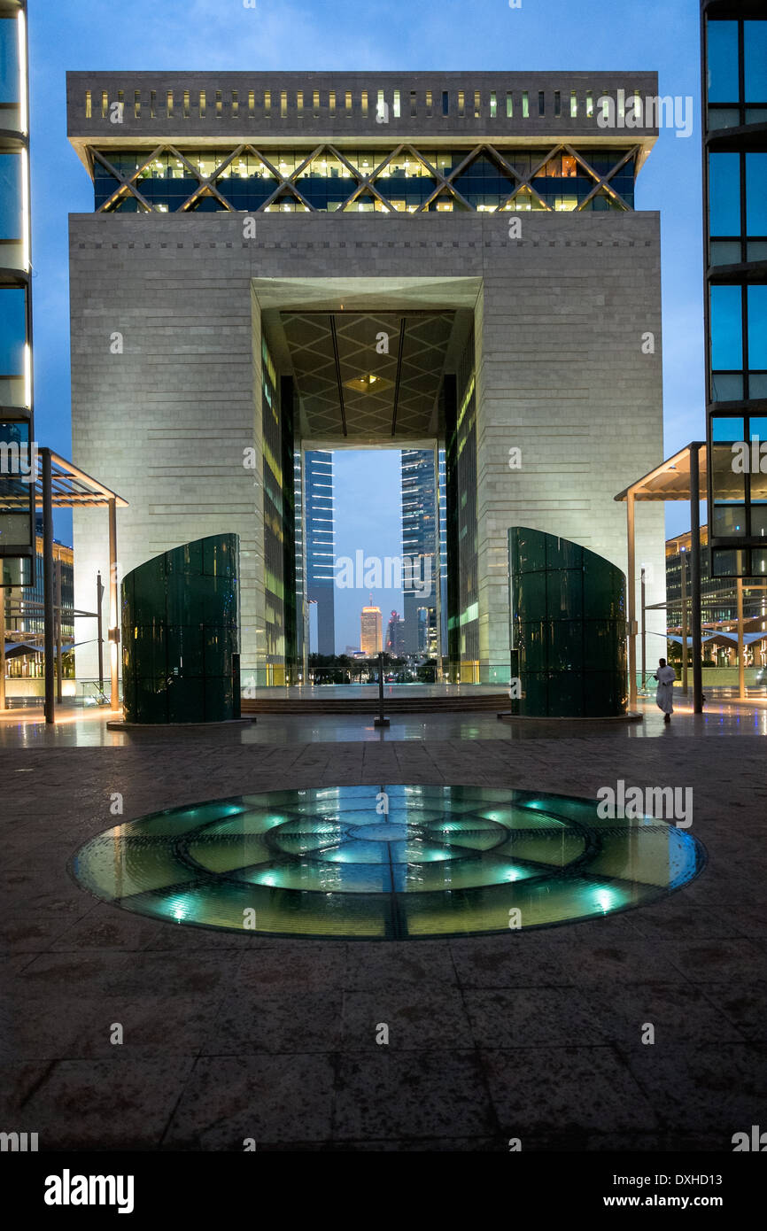 La porte d'immeuble de bureaux au coeur de la DIFC Centre Financier International de Dubaï en Émirats Arabes Unis Banque D'Images