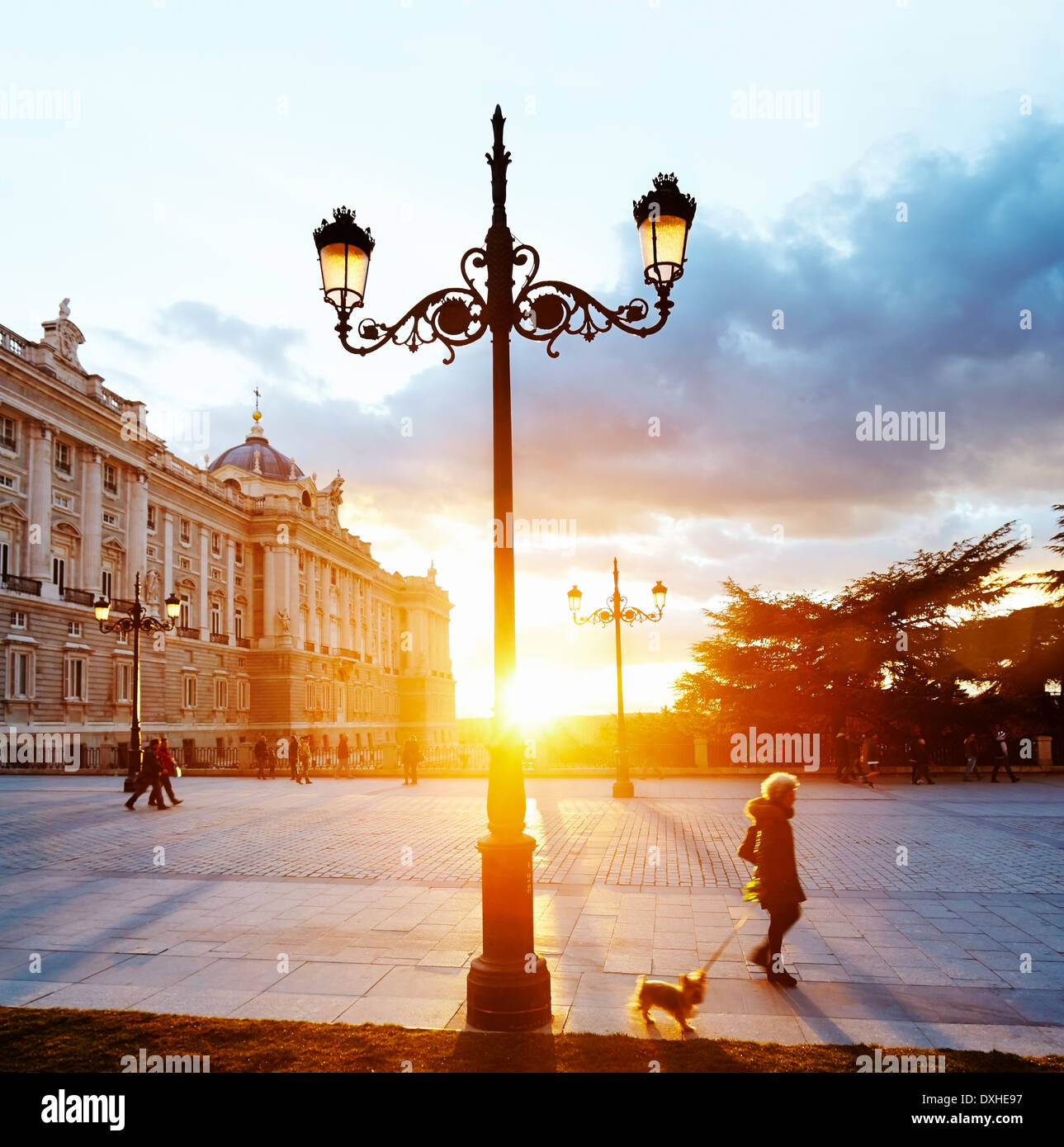 Promeneurs sur le Palais Royal. Madrid. Espagne Banque D'Images