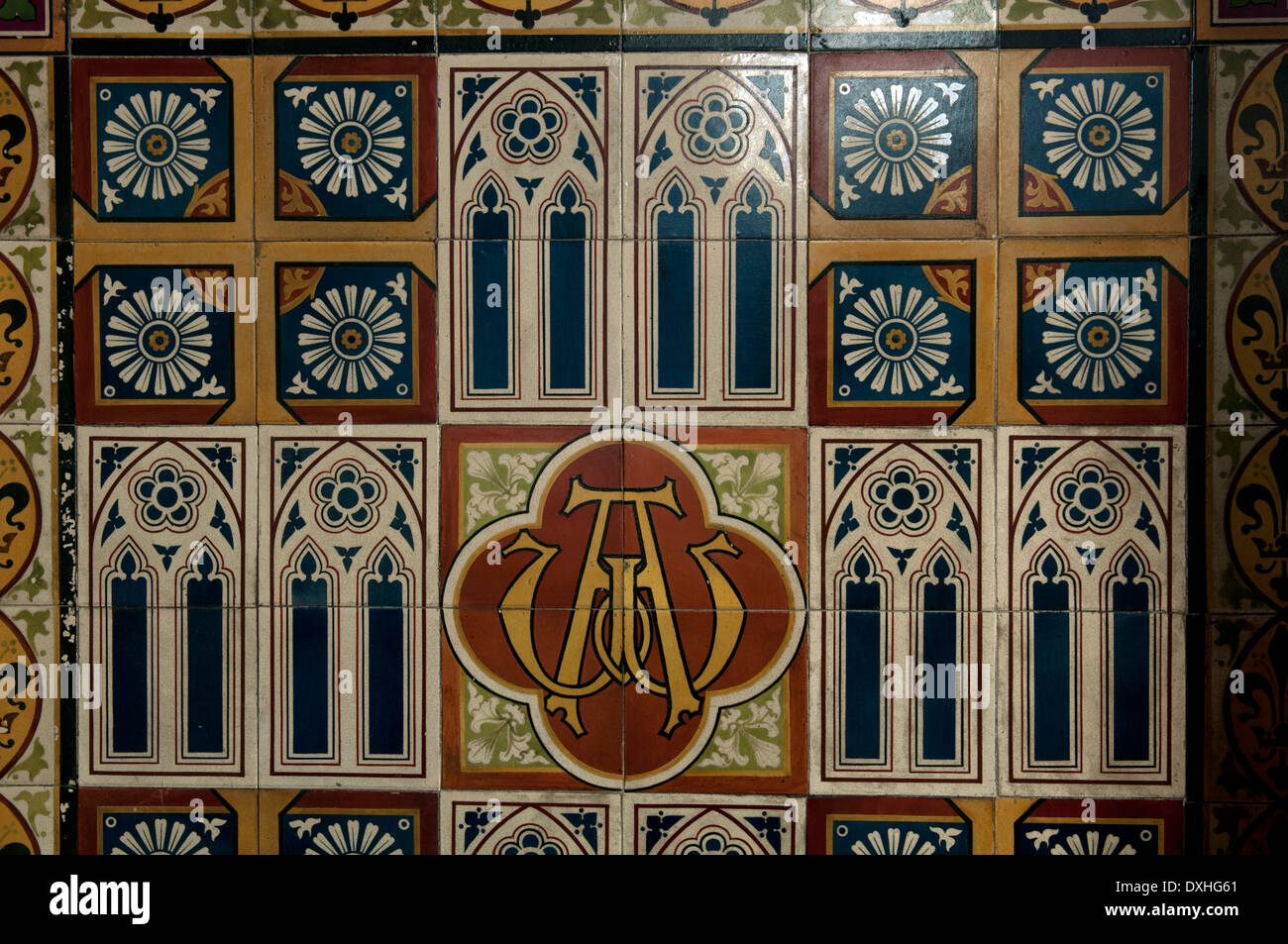 Carreaux de mur dans l'église All Saints, Harbury, Warwickshire, England, UK Banque D'Images