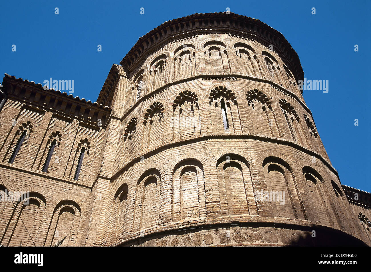 L'Espagne. Toledo. L'église Saint Barthélemy. 14e siècle. Apse avec arches mauresques. Banque D'Images