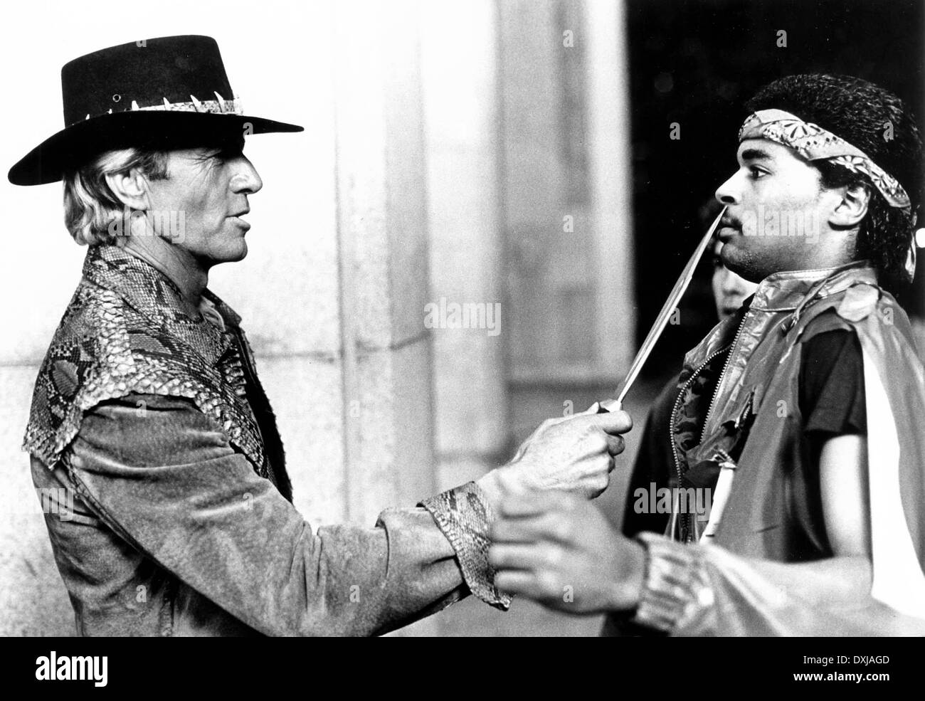 Crocodile dundee 1986 paul hogan Banque de photographies et d’images à