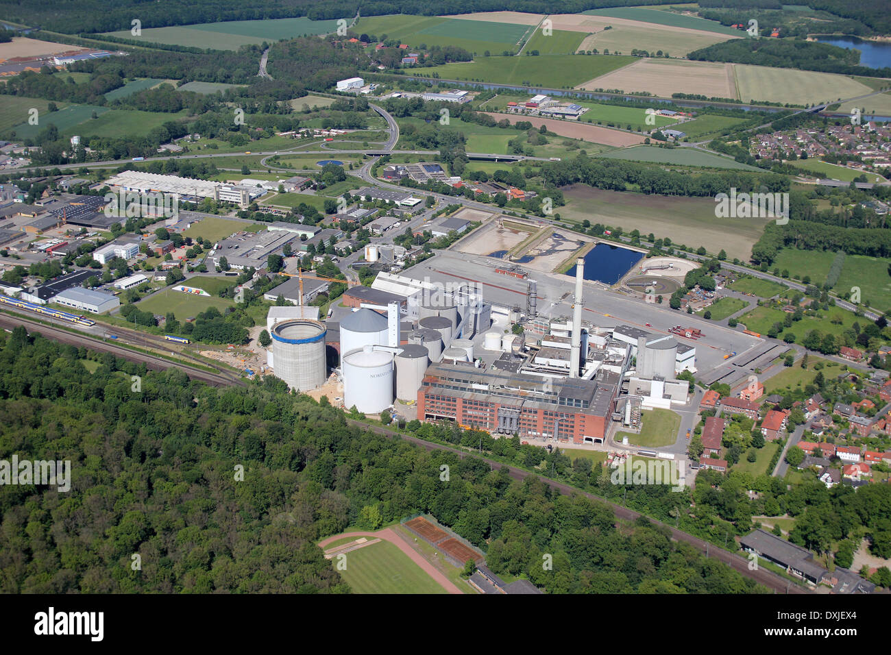 Vue aérienne de l'usine de sucre de Nordzucker en Uelzen (Basse-Saxe, Allemagne), photo prise au 06.06.2013 à partir d'un avion léger. Nordzucker AG est en Europe le deuxième plus grand producteur de sucre. Banque D'Images