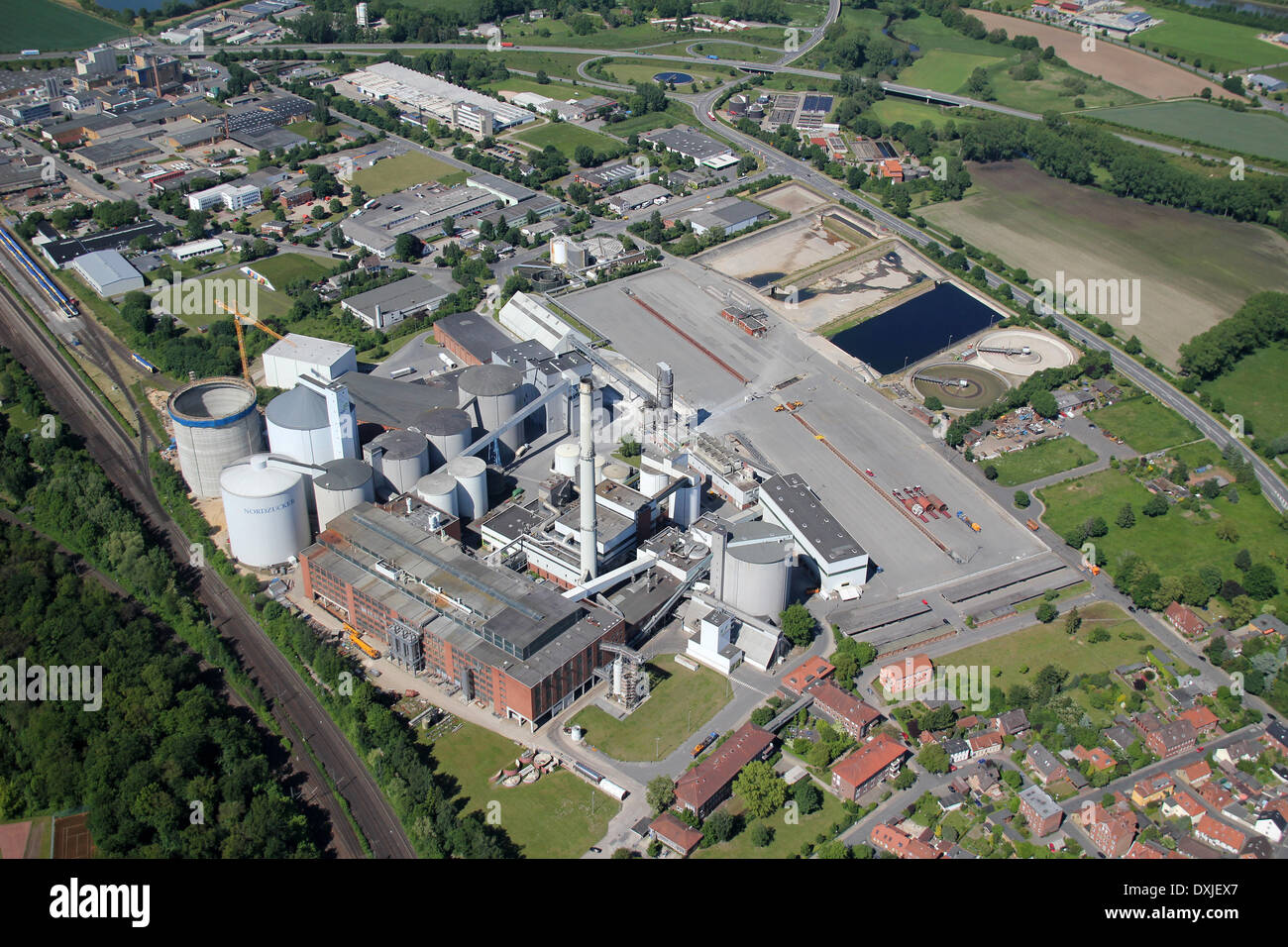 Vue aérienne de l'usine de sucre de Nordzucker en Uelzen (Basse-Saxe, Allemagne), photo prise au 06.06.2013 à partir d'un avion léger. Nordzucker AG est en Europe le deuxième plus grand producteur de sucre. Banque D'Images