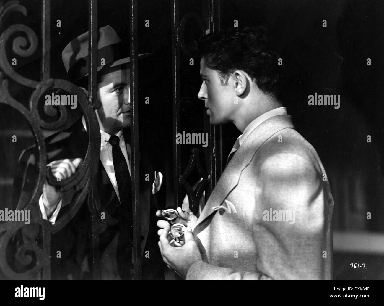 Des ÉTRANGERS SUR UN TRAIN (US1951) ROBERT WALKER, FARLEY GRANGER Banque D'Images