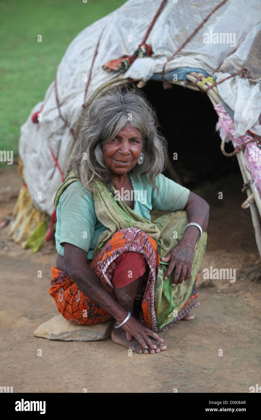 Portrait d'une vieille femme tribal. Bhuija Musahar ou tribu. Keredari et village, district de bloc Hazaribaug, Jharkhand, India. Banque D'Images