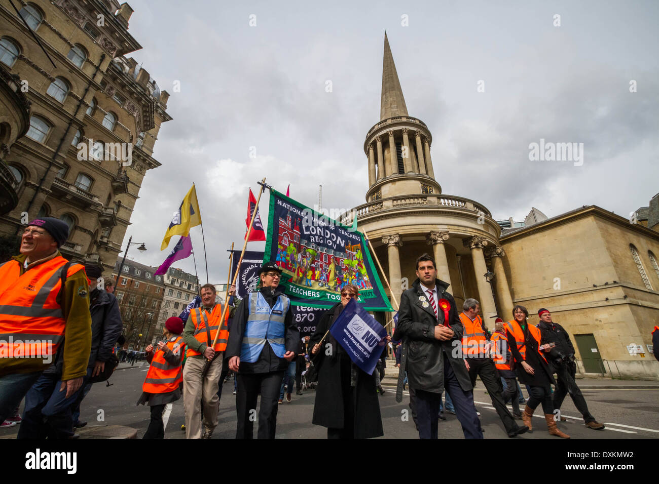Des milliers d'enseignants et les partisans de mars à Londres le jour de grève l'écrou Banque D'Images