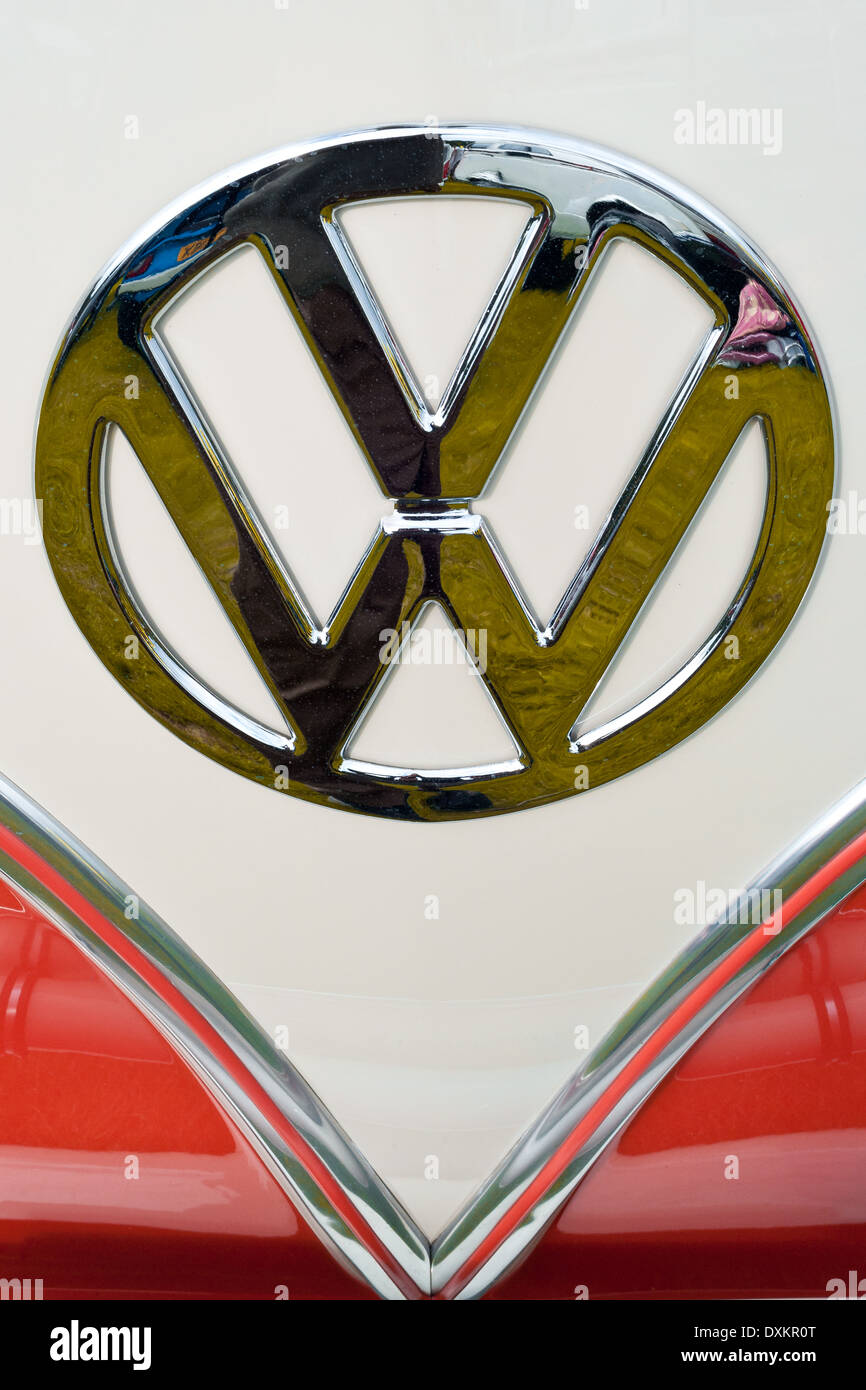 Chrome VW Campervan Badge. Banque D'Images