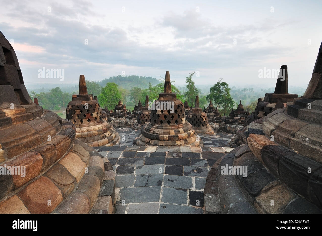 Lever du soleil à Borobudur Temple Stupa Jogjakarta, Indonésie. Banque D'Images