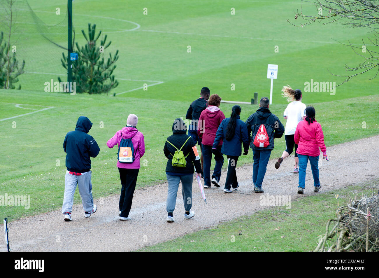 Les marcheurs dans un sport Relief Mile race Banque D'Images