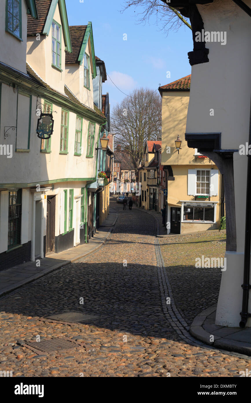 Elm Hill, à Norwich le dimanche matin. Banque D'Images