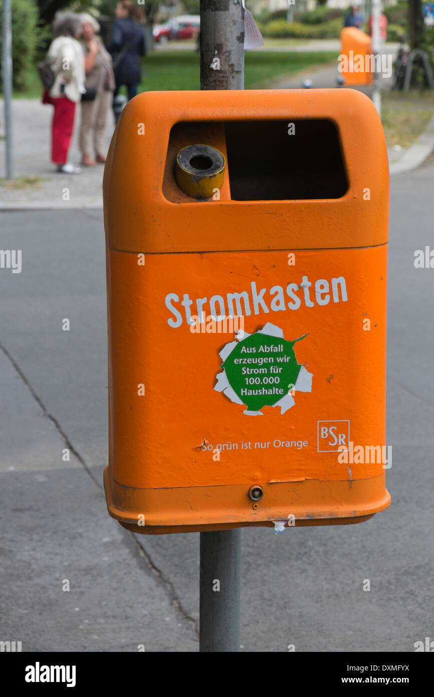 Allemagne, Berlin, Allemagne, Berlin, poubelle orange Photo Stock - Alamy