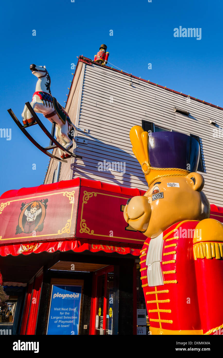 Granville Island Toy Company bear mascot, Vancouver, British Columbia, Canada Banque D'Images