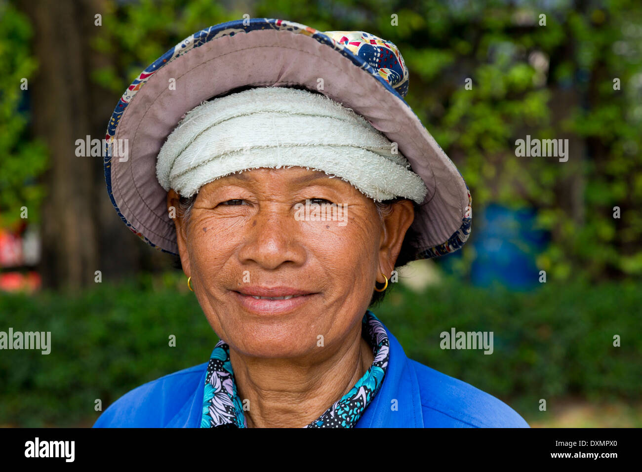 Portrait d'un jardinier dans le Benjakitti Park à Bangkok, Thaïlande Banque D'Images
