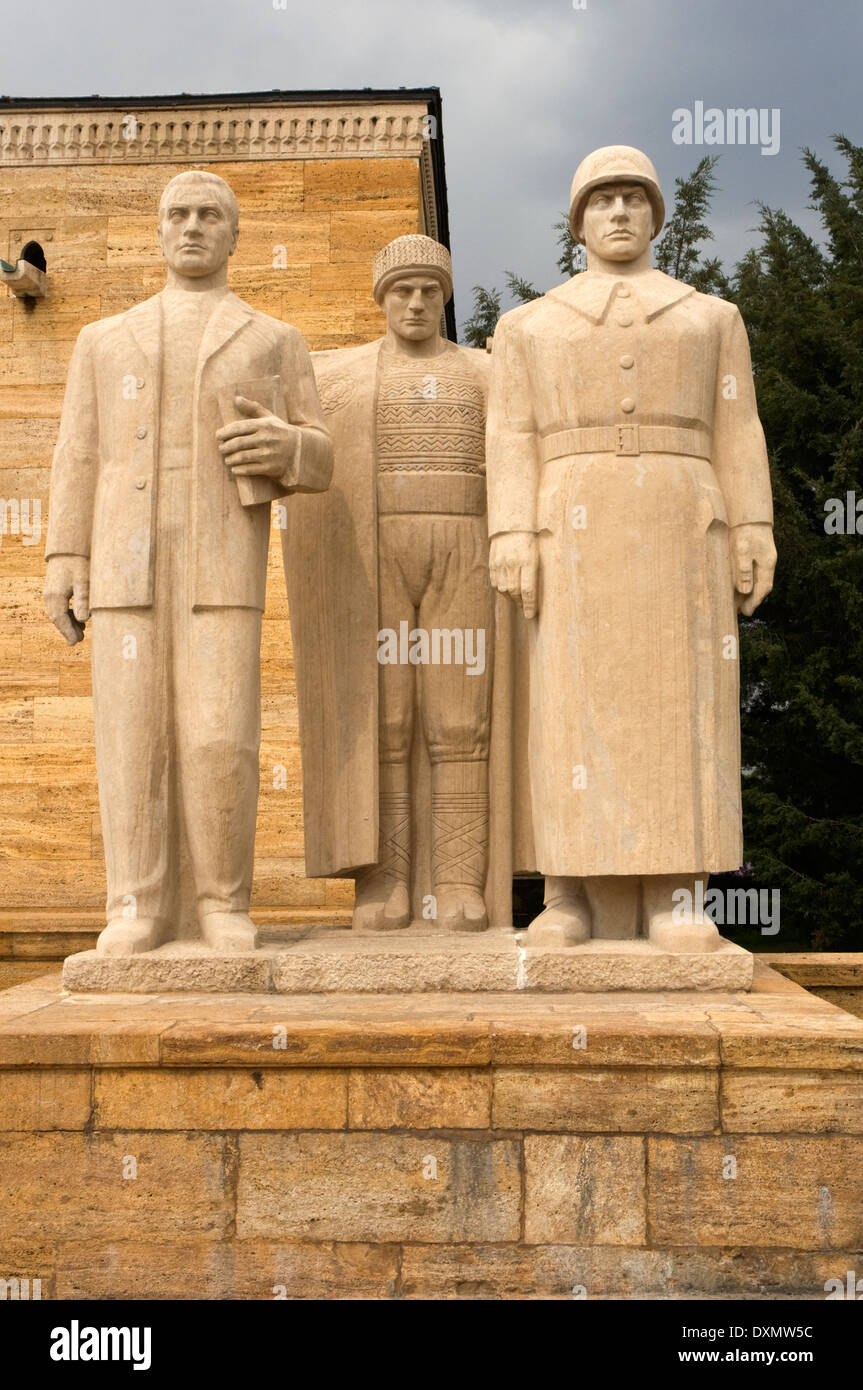 L'Asie, la Turquie, Ankara, Anit Kabir, mausolée de Mustafa Kemal, homme Atatűrk statues Banque D'Images