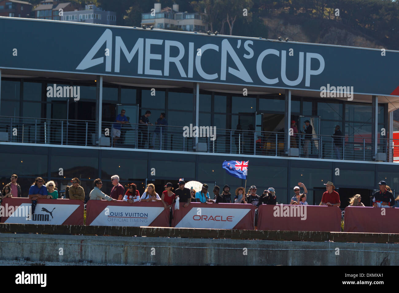 Vue générale de l'America's Cup village le long de la baie de San Francisco au cours de l'America's Cup 2013 San Francisco, Californie. Banque D'Images
