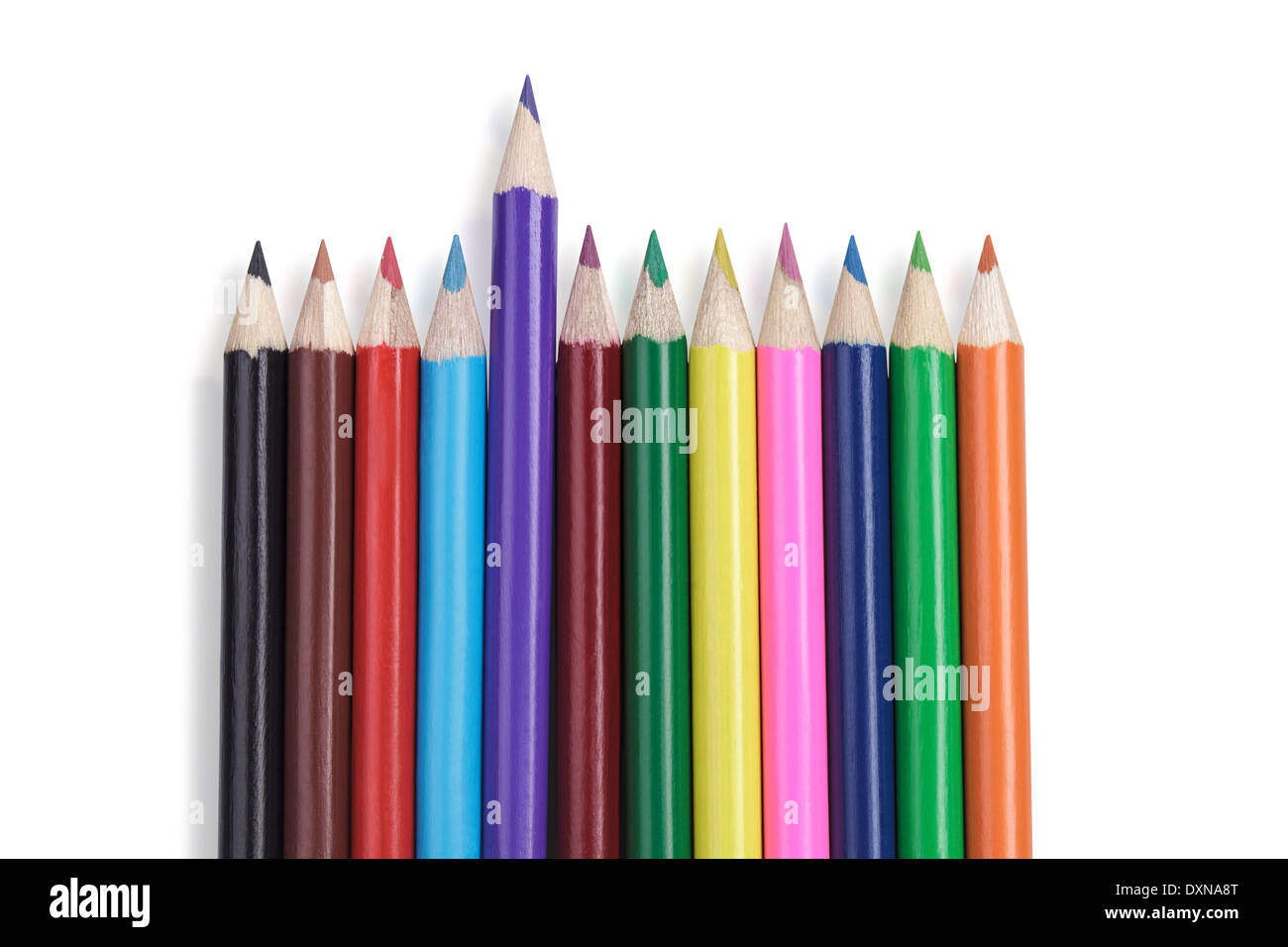 Ligne de crayons de couleur isolé sur fond blanc Banque D'Images