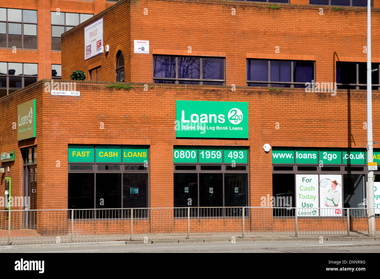 Les prêts à aller magasiner, Newport Road, Cardiff, Pays de Galles. Banque D'Images
